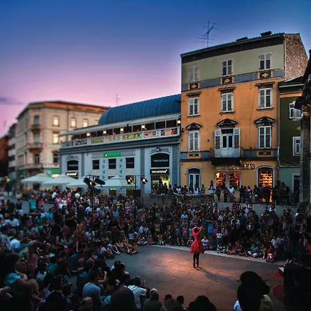 아파트 Lovely In 풀라