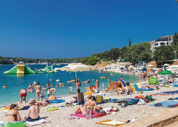 Lovely In Πούλα