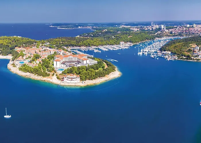 Lovely In Πούλα